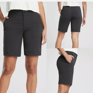 Athleta Trekkie 2.0 Black Shorts Mid Rise Zip Pockets Hiking Women Size 8